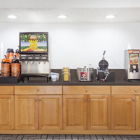 Days Inn & Suites By Wyndham Se Columbia Ft Jackson Luaran gambar