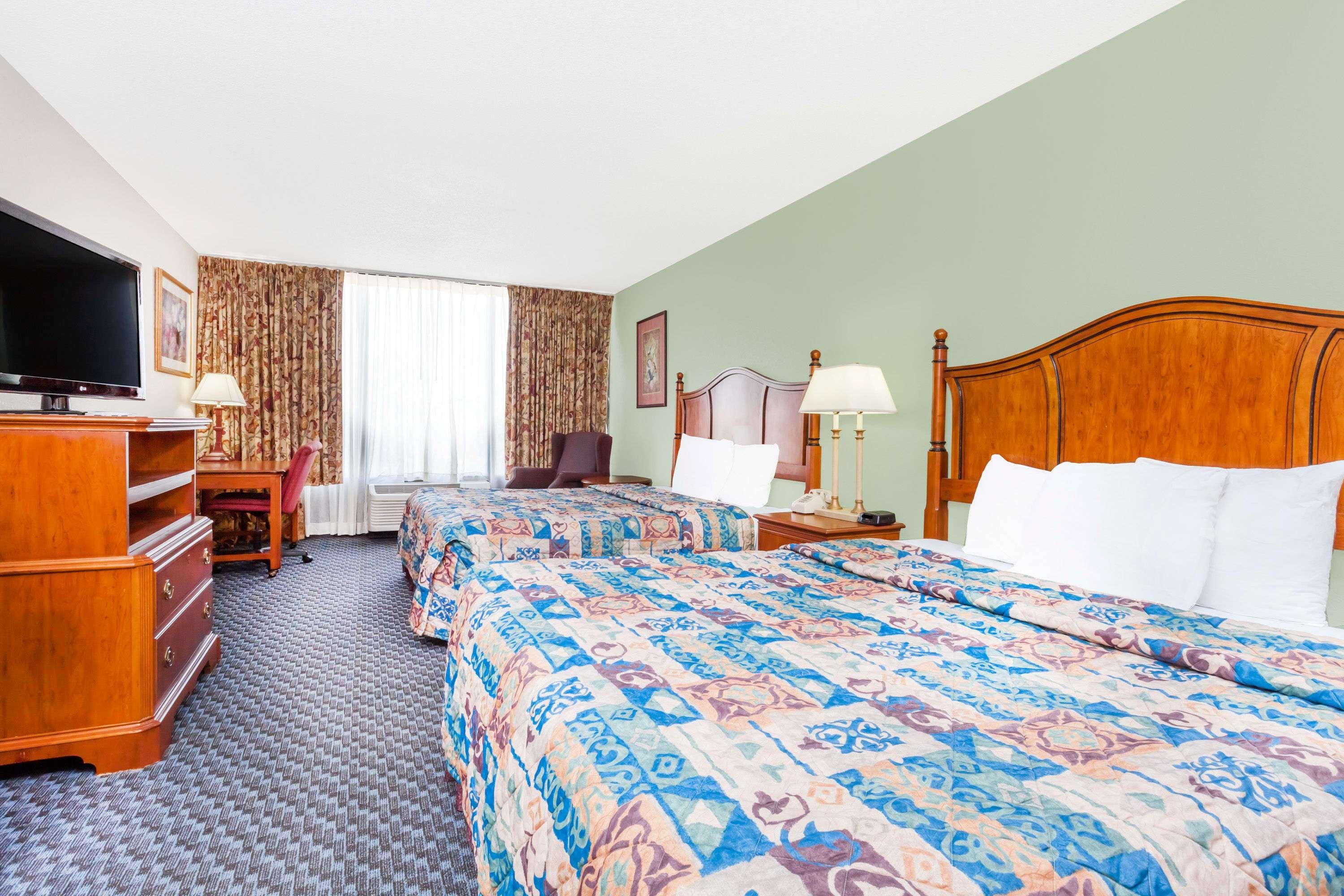 Days Inn & Suites By Wyndham Se Columbia Ft Jackson Luaran gambar
