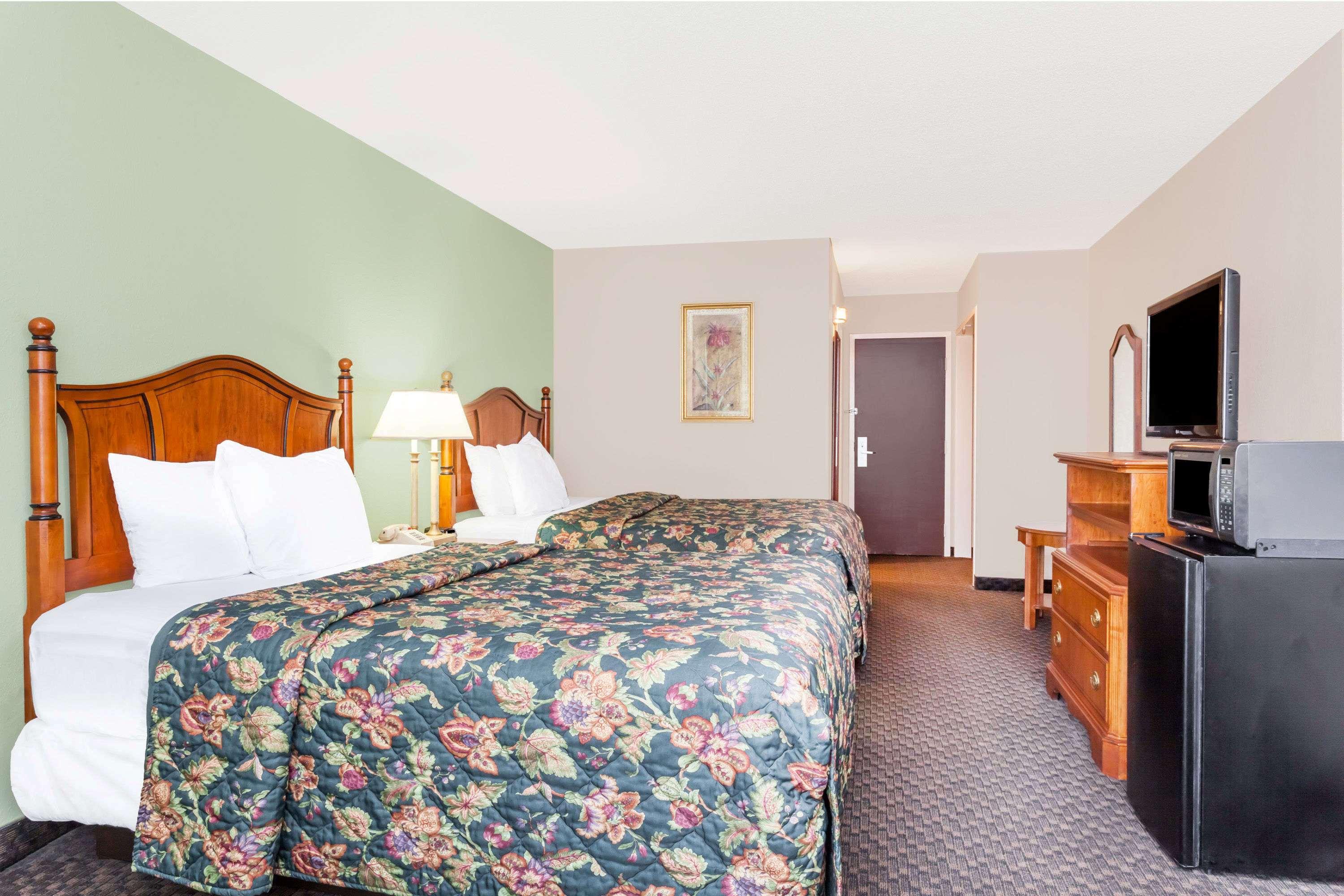 Days Inn & Suites By Wyndham Se Columbia Ft Jackson Luaran gambar