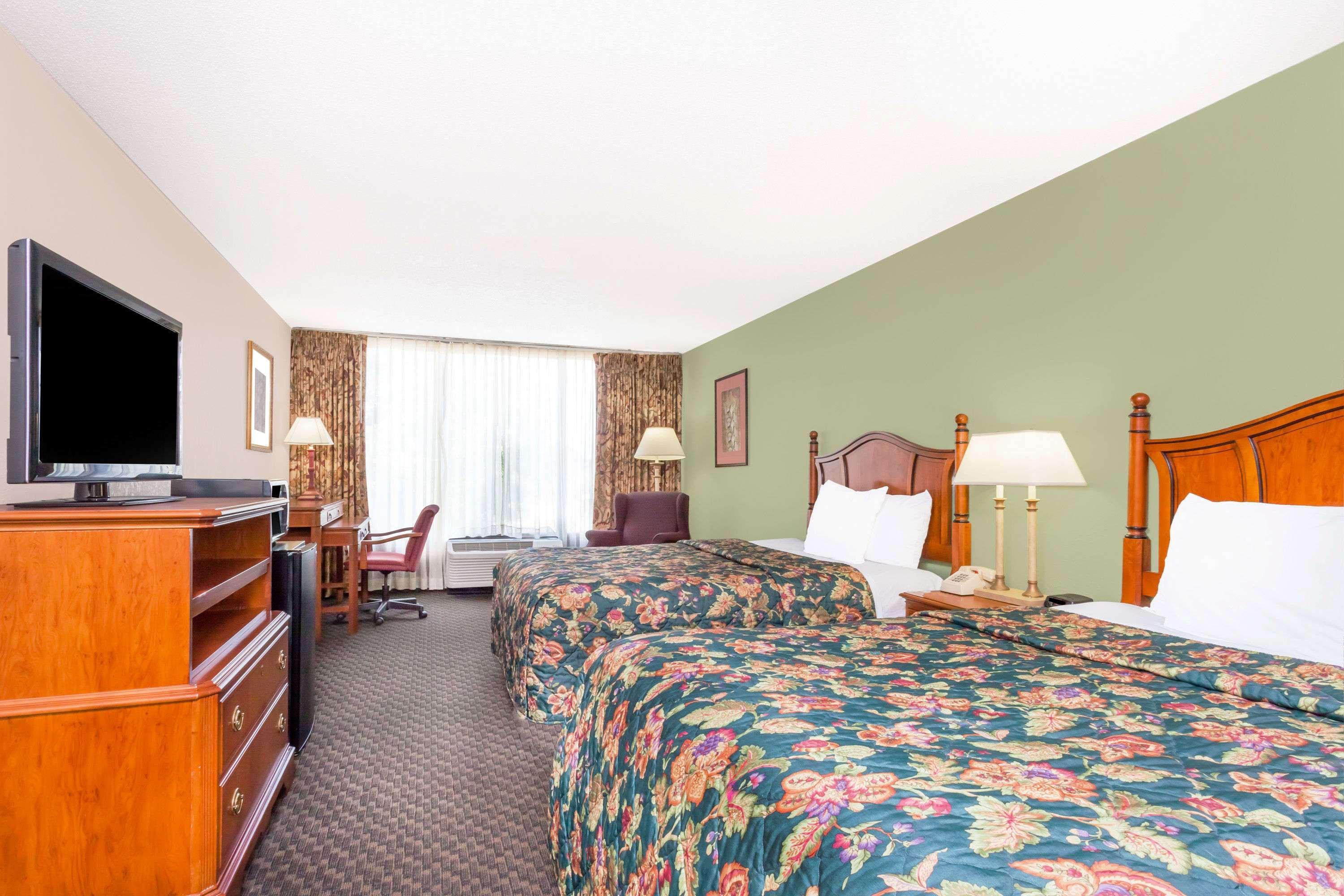 Days Inn & Suites By Wyndham Se Columbia Ft Jackson Luaran gambar