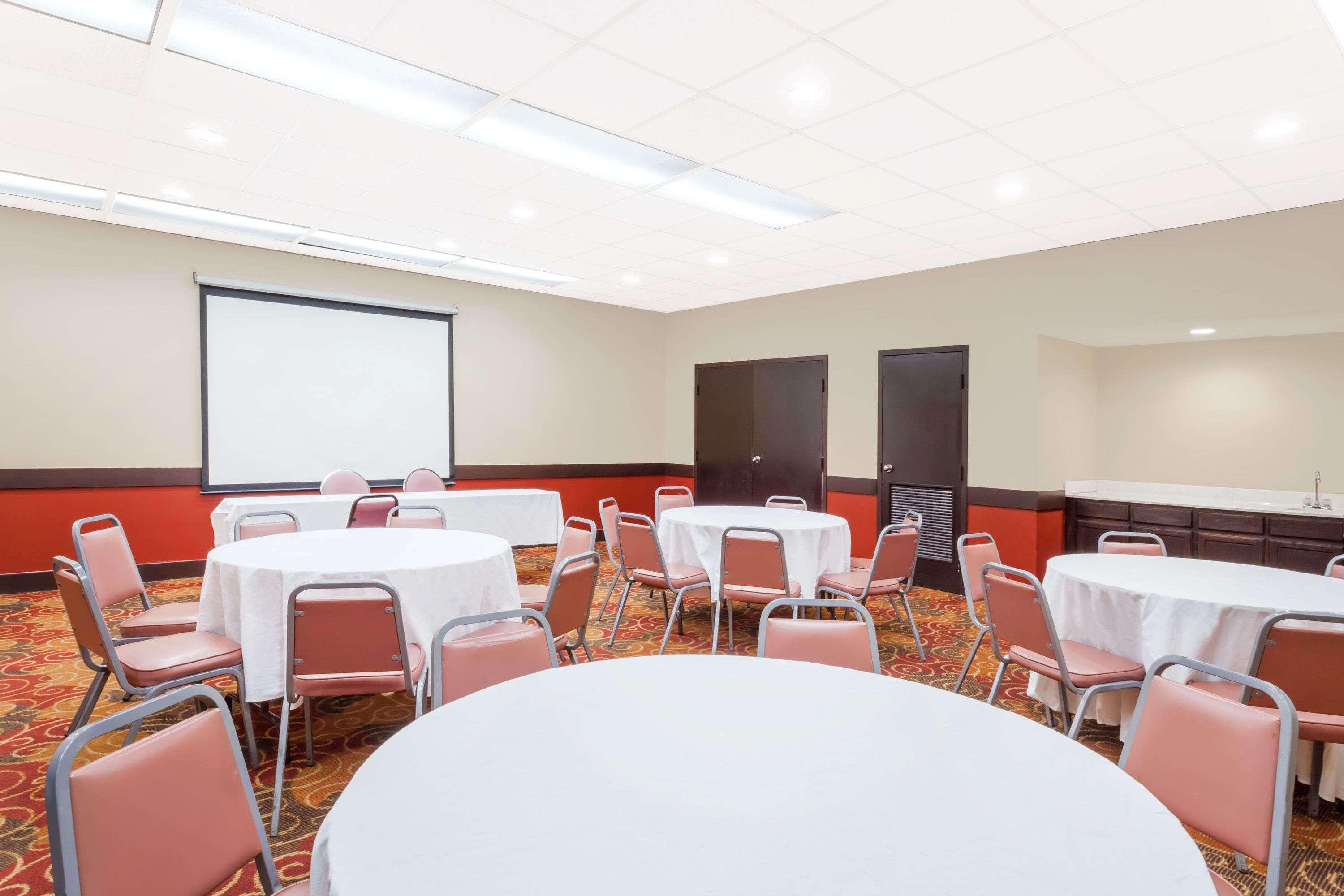Days Inn & Suites By Wyndham Se Columbia Ft Jackson Luaran gambar